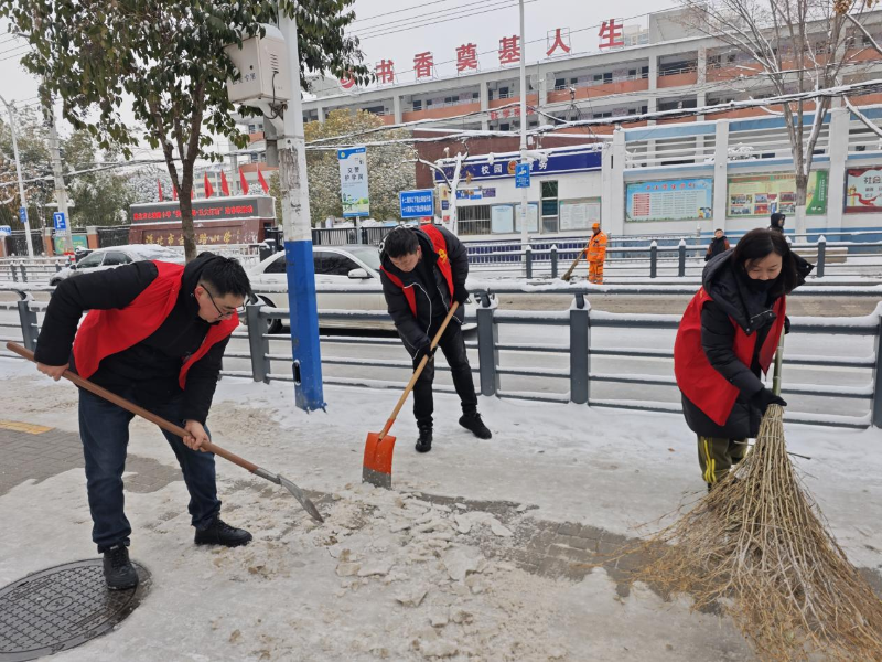 相山区：铲雪除冰在行动，为民服务零距离